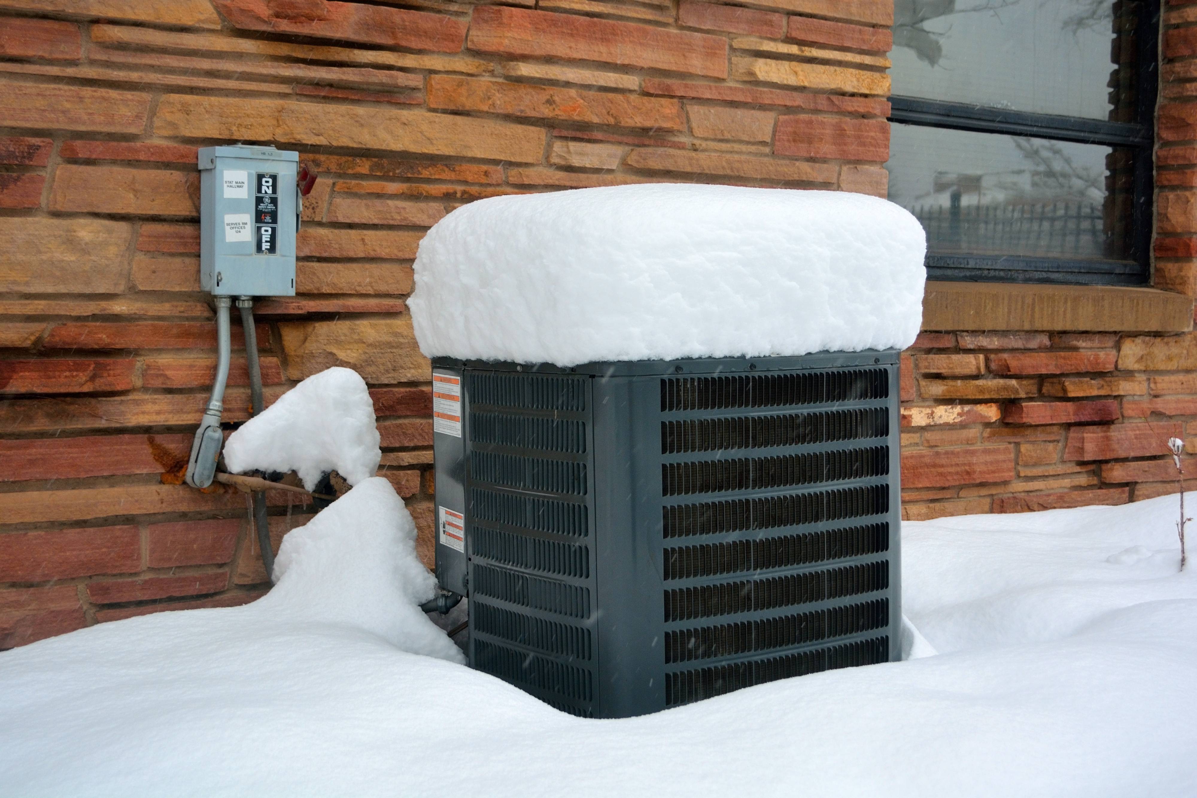 Можно ли включать кондиционер на обогрев зимой, при какой температуре и почему нельзя