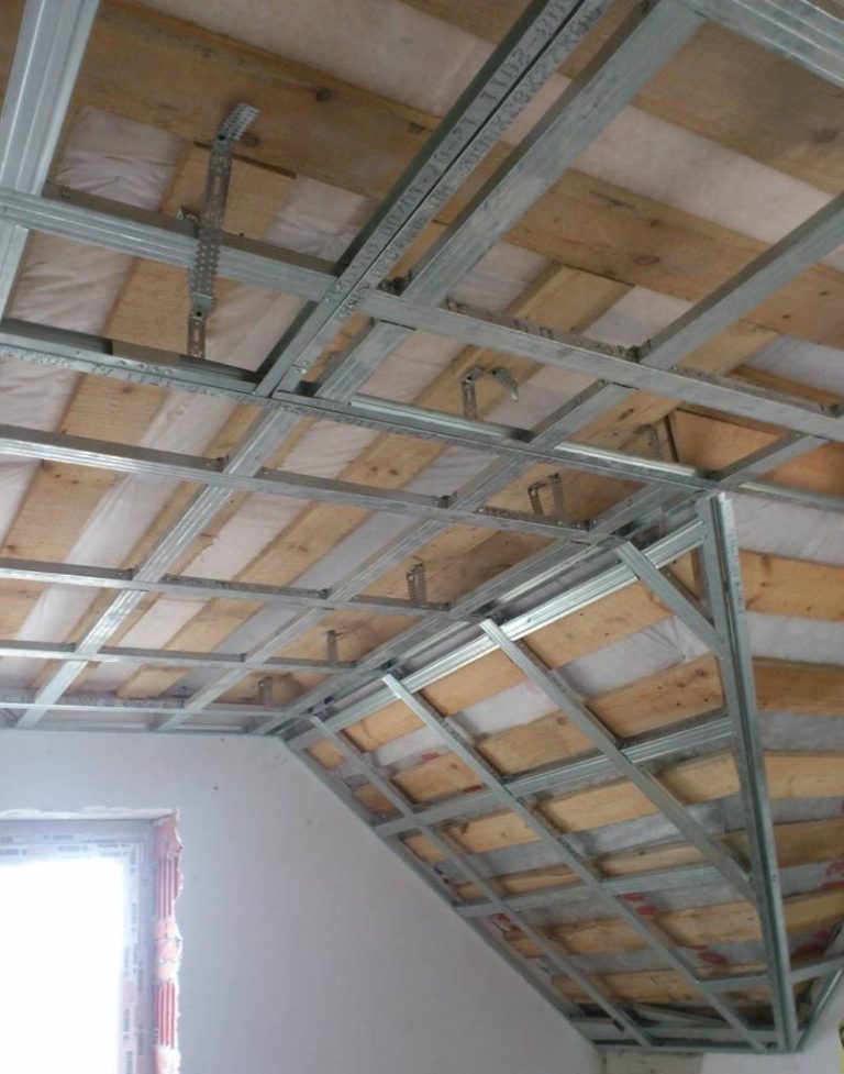 Устройство деревянной обрешетки потолка