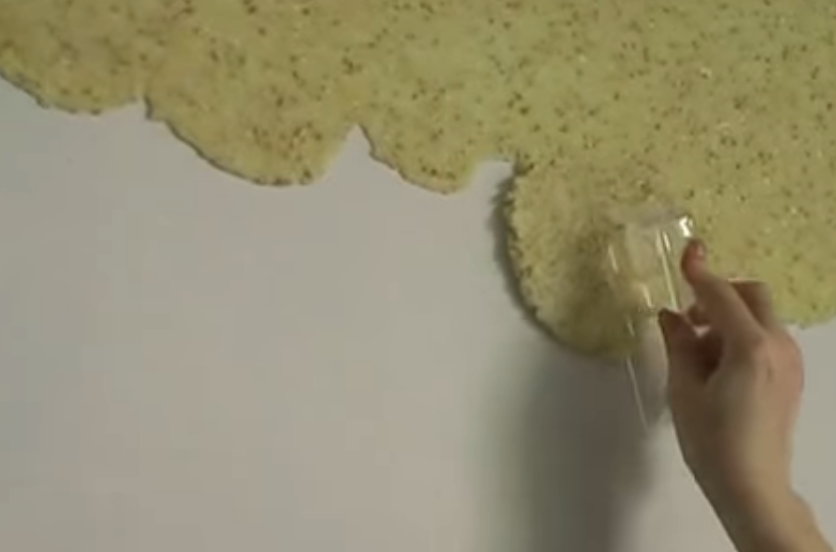 Как наносить жидкие обои на стену: пошаговая инструкция с фото и видео