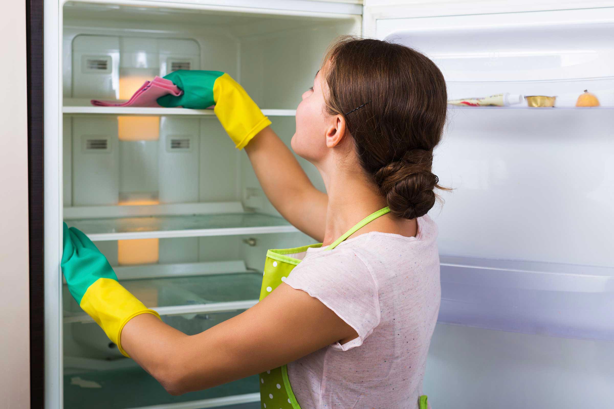 Как отмыть пожелтевший холодильник снаружи