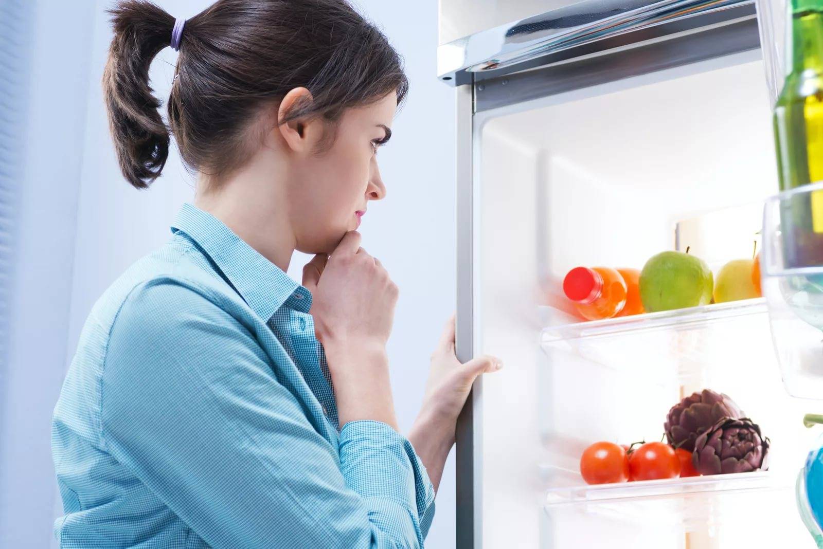Неприятный запах в холодильнике: основные причины и способы борьбы