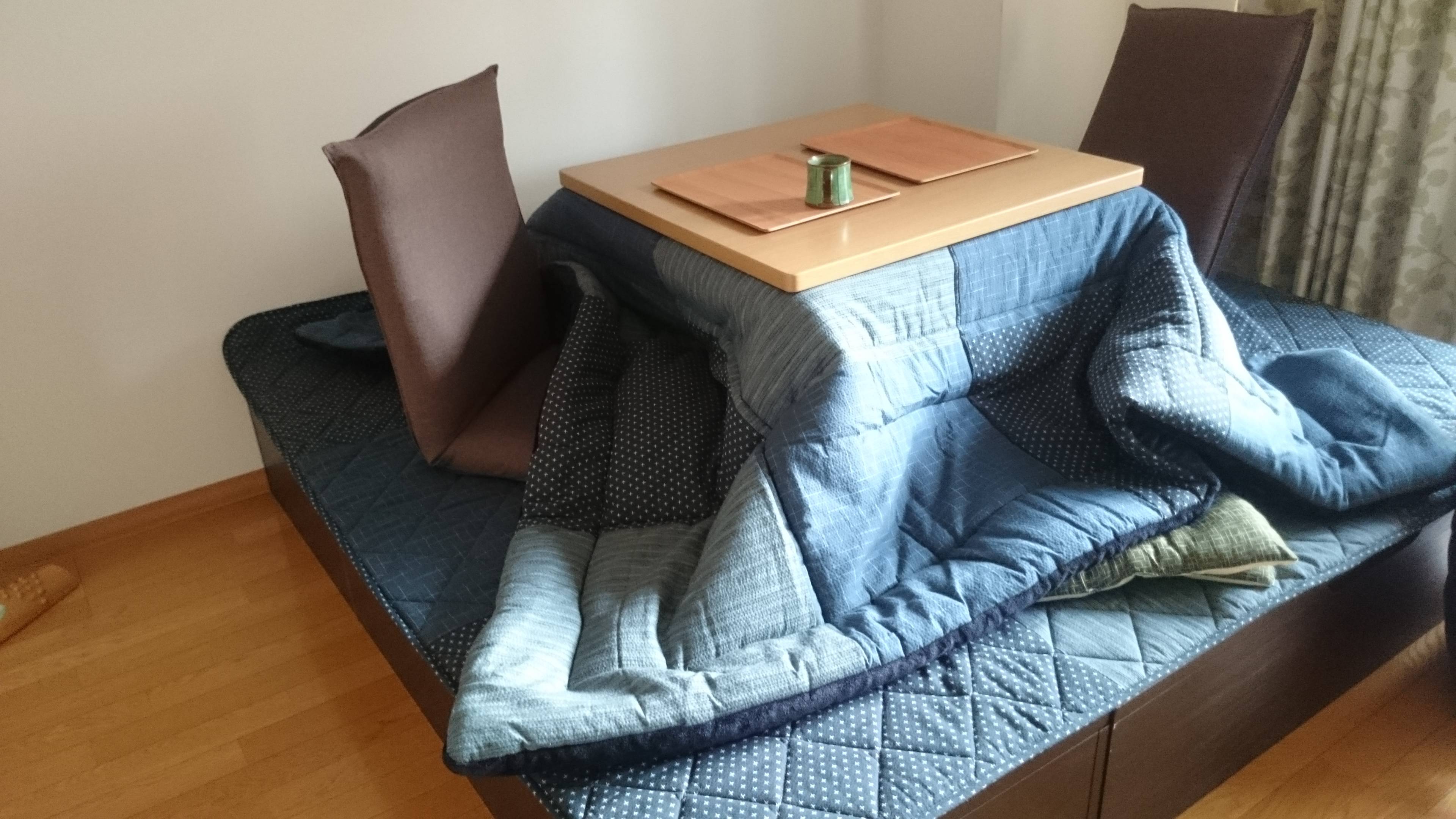 Котацу — гибрид стола, одеяла и обогревателя: как пользоваться, плюсы и минусы
