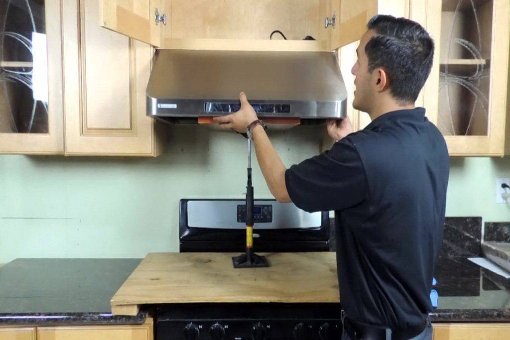 Установка вытяжки на кухне своими руками: подробный пошаговый инструктаж по монтажу