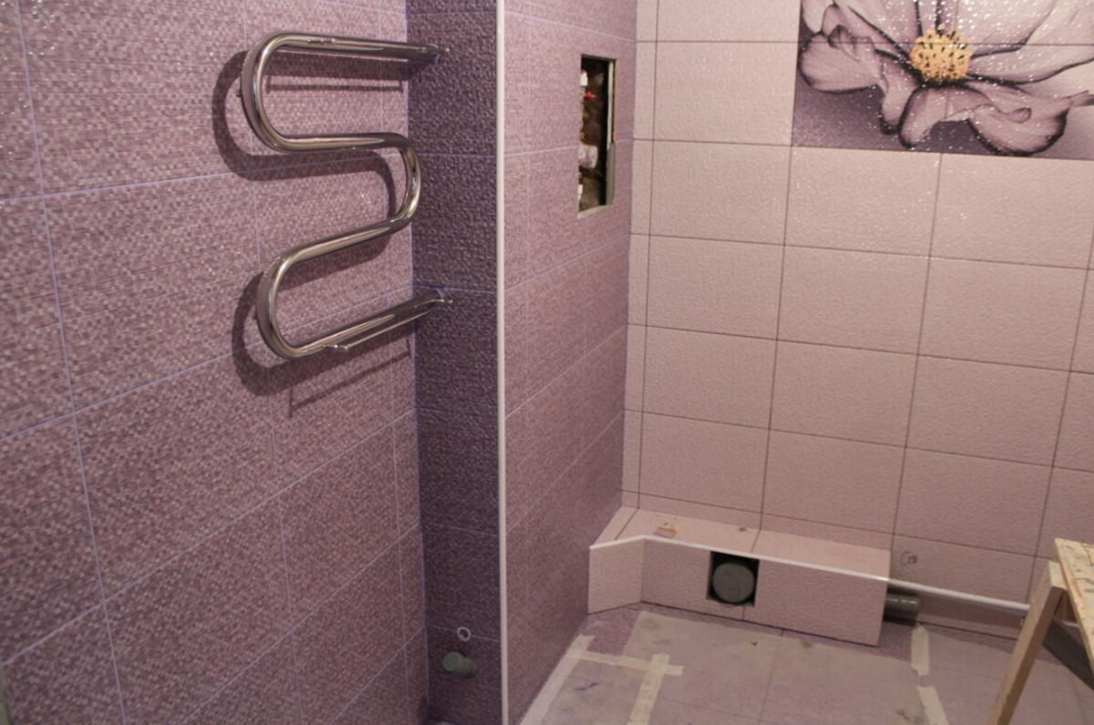 Как скрыть трубы в ванной: обзор способов маскировки трубопровода