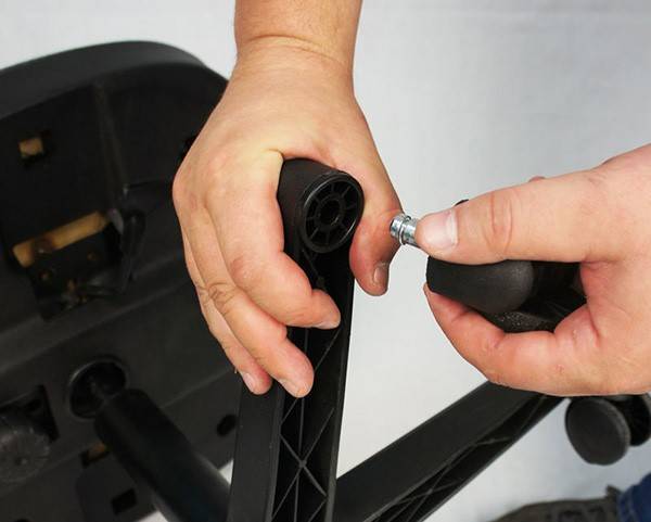 Как снять колесо с кресла компьютерного? - ремонт в доме своими руками