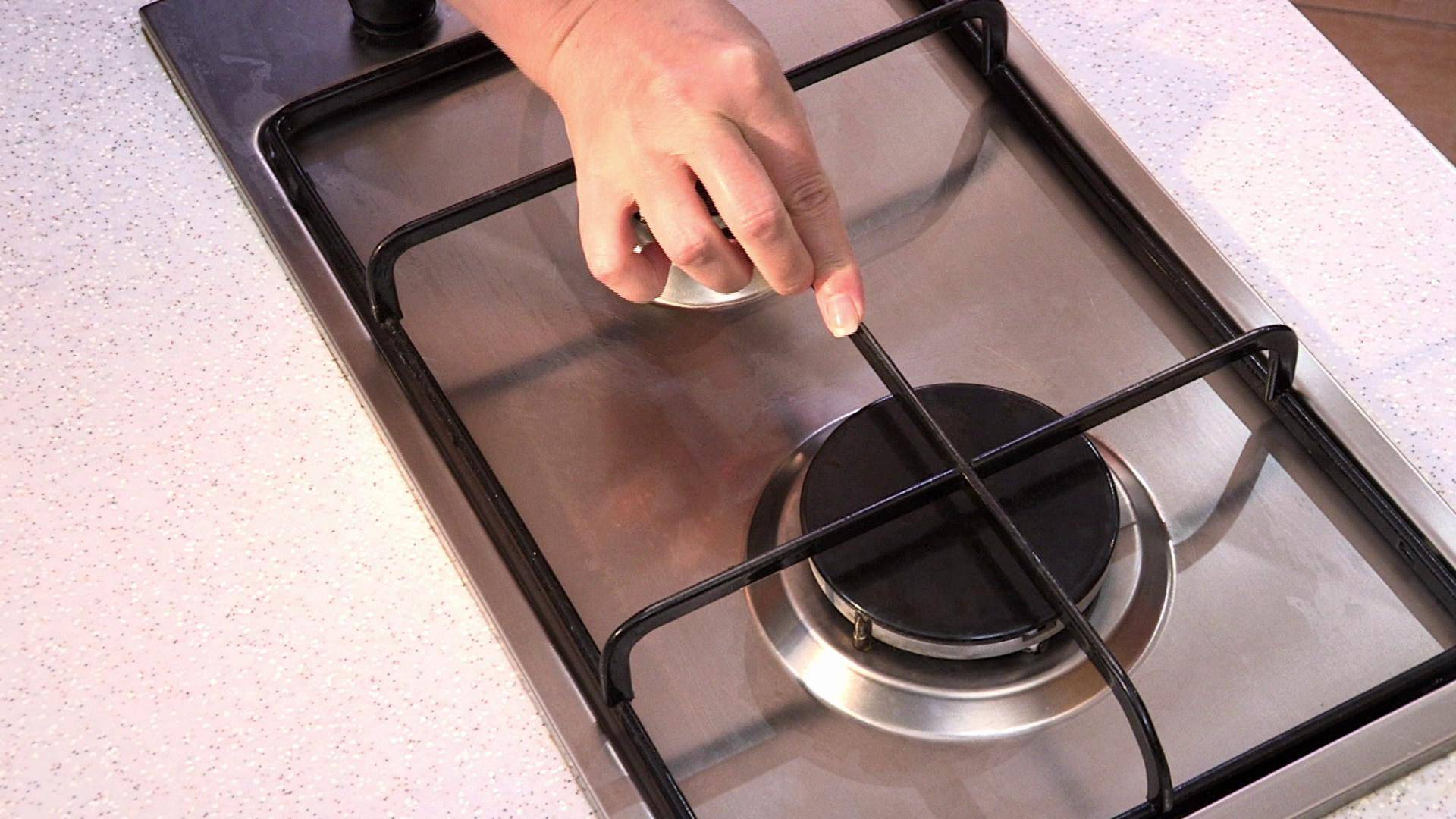 Блеск и чистота: как очистить газовую плиту и конфорки от жира и нагара
