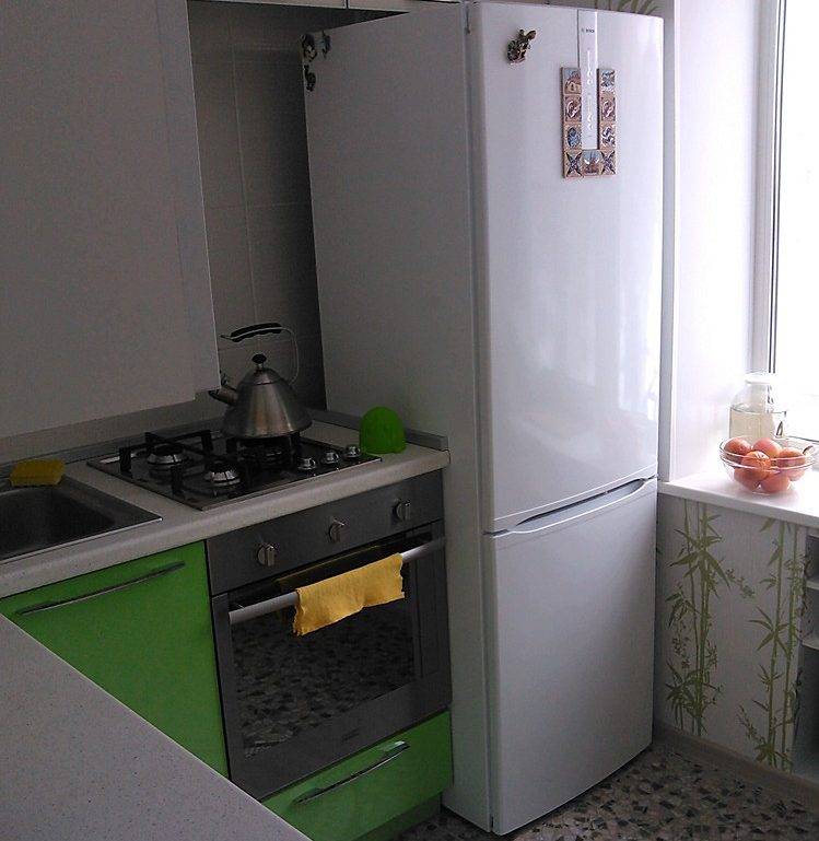 Можно ли ставить холодильник рядом с газовой плитой: как защитить холодильник от газовой плиты, варианты размещения, полезные советы и рекомендации, фото.