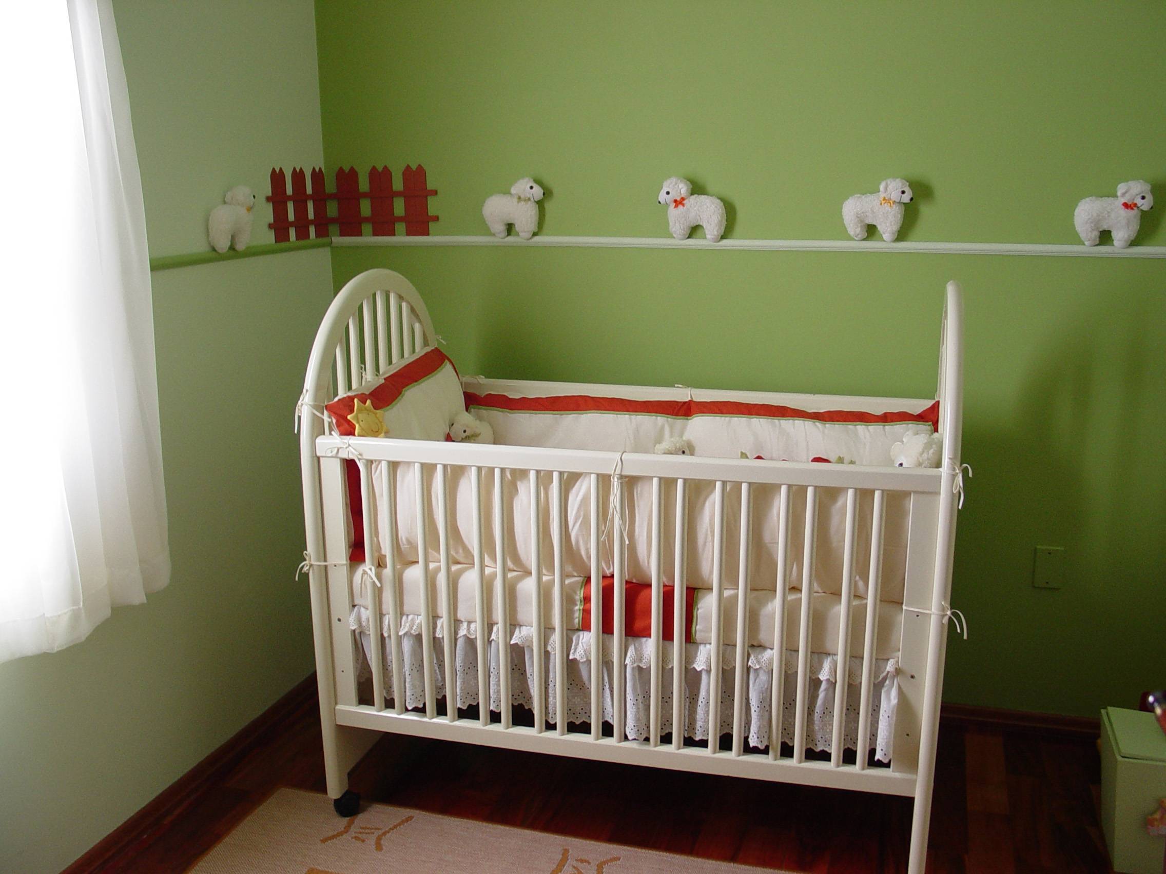 Чем можно покрасить кроватку новорожденного: выбор безопасного покрытия для реставрации старой деревянной кровати