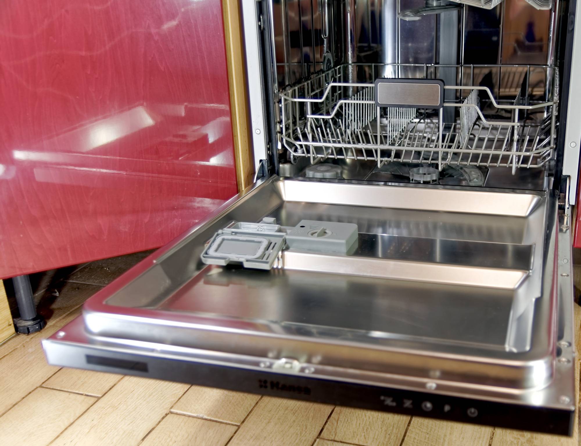 Первый запуск посудомоечной машины (включение посудомойки первый раз, пмм) — как запустить, бош, электролюкс, хотпоинт аристон, мидеа, средство, использование