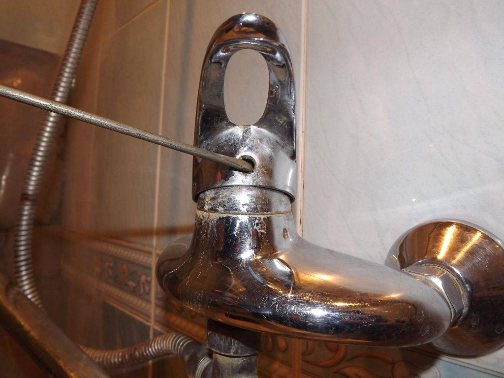 Как починить капающий кран в ванной - ремонт капающего крана (+фото) - vannayasvoimirukami.ru
