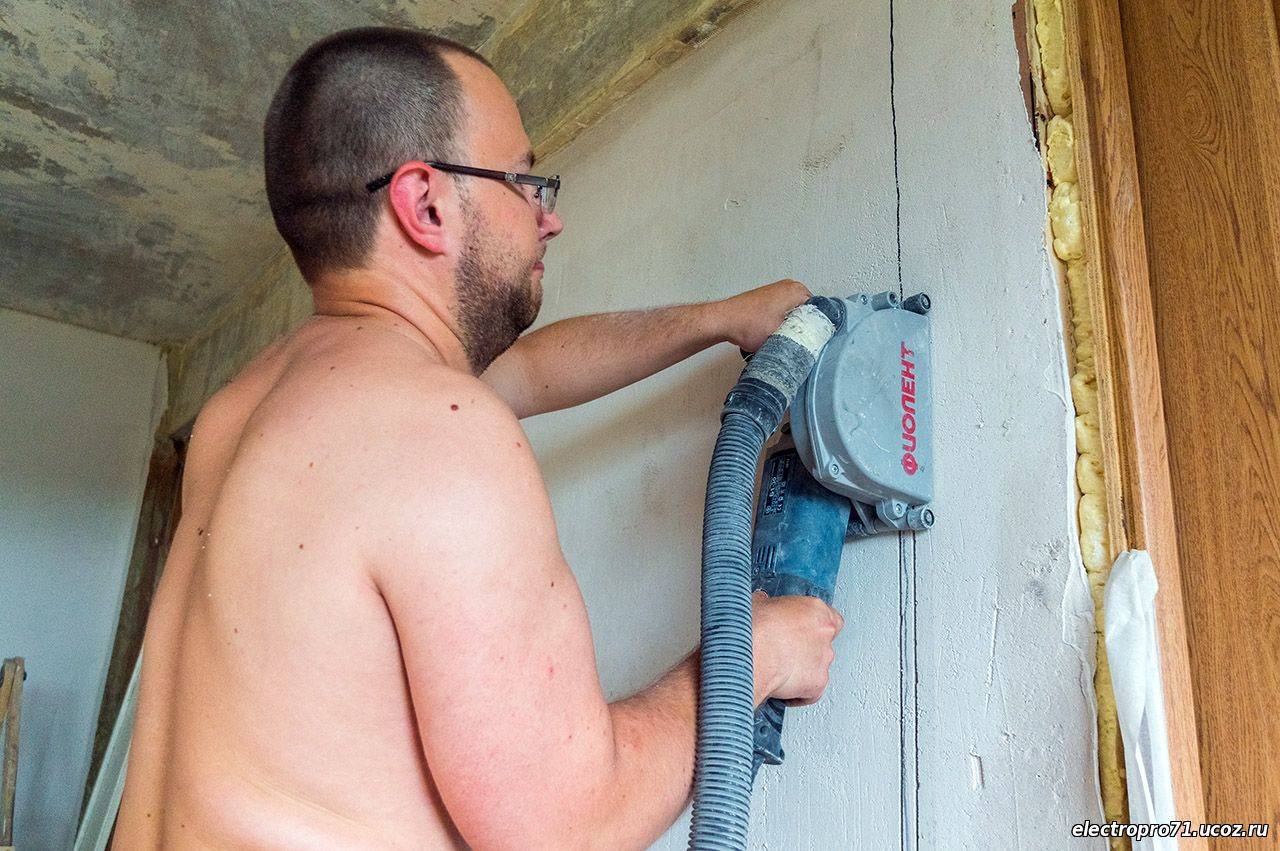 Как штробить бетонную стену под проводку: познаем подробно