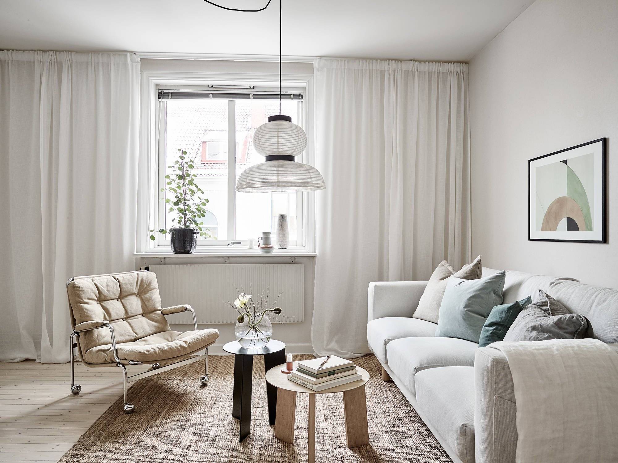 Белые шторы в интерьере: красивые идеи дизайна и правила стильного сочетания с элементами декора и интерьера, 145 фото