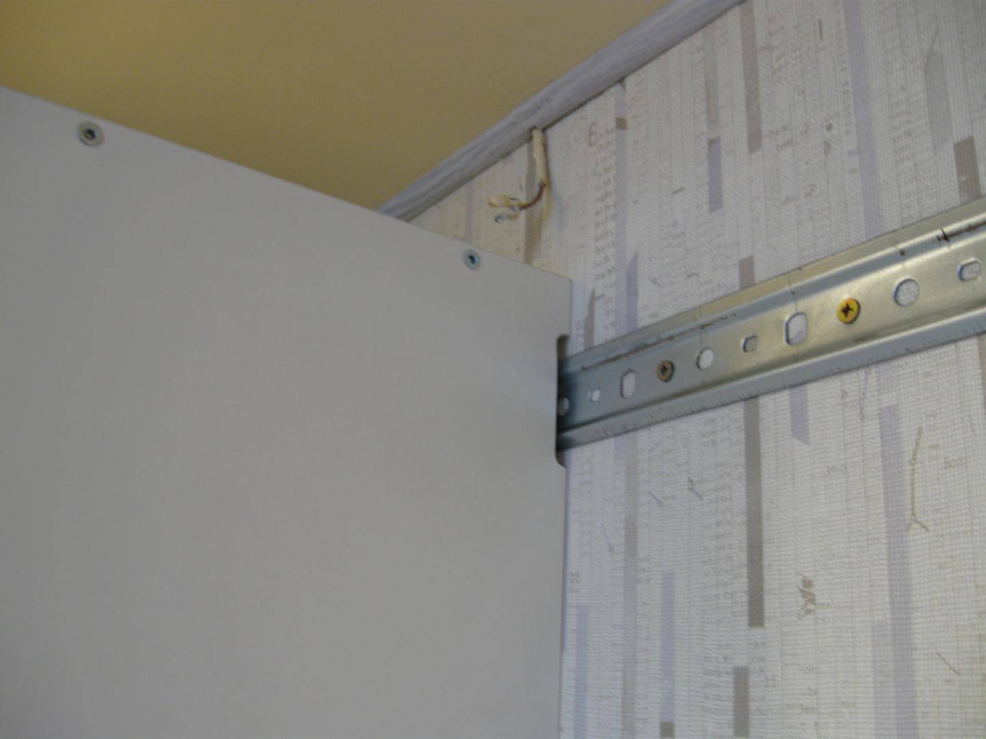 Как на стену повесить кухонные шкафы, способы крепления и пошаговая инструкция