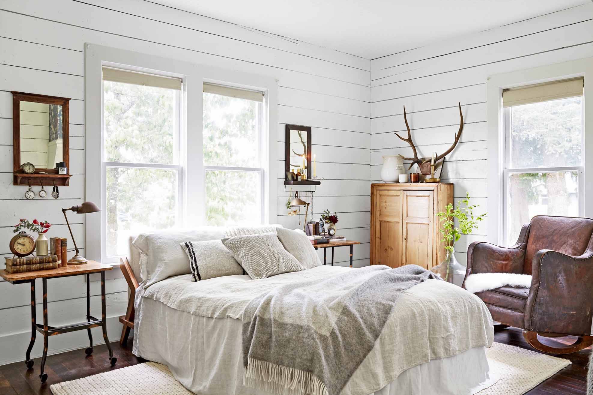 Деревенский стиль в интерьере спальни: особенности, фото