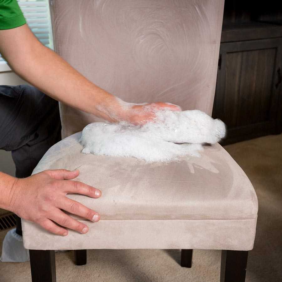 Как и чем почистить кожаный диван в домашних условиях — 12 способов