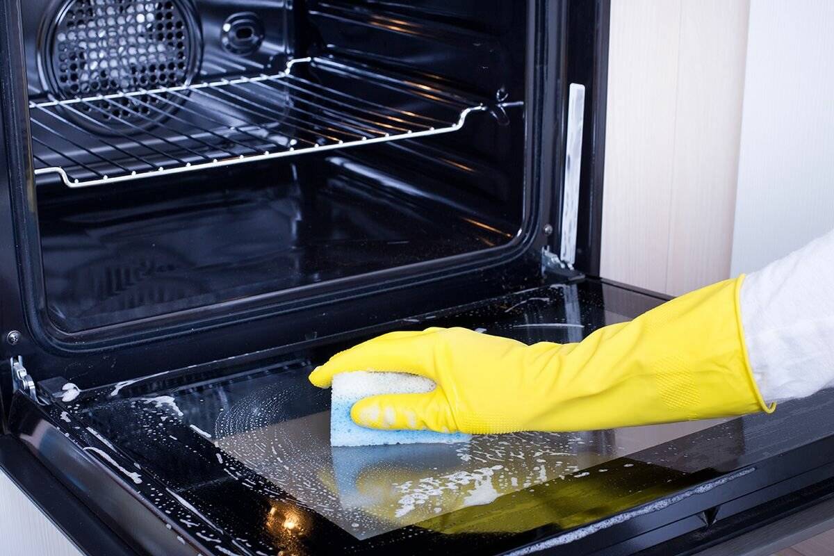 Как очистить духовку от жира и нагара внутри (быстро отмываем)