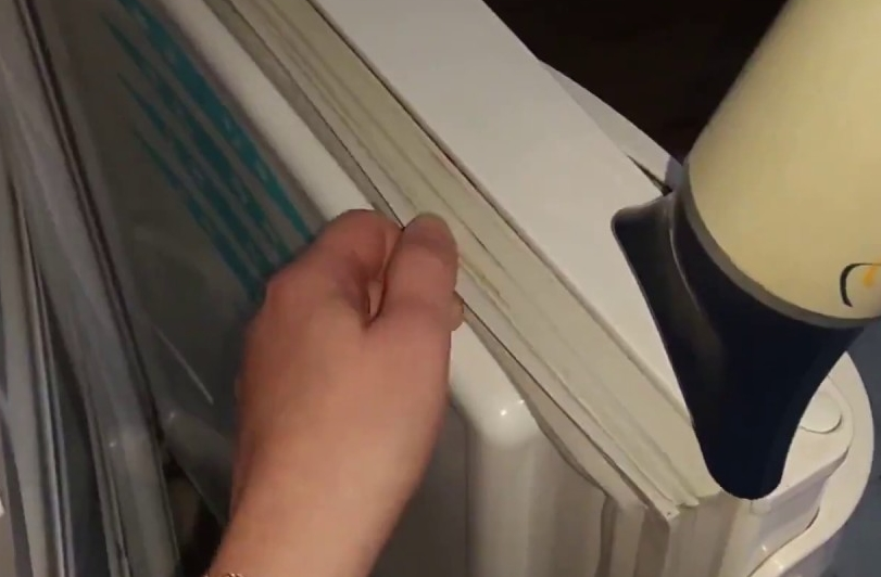 Уплотнитель для холодильника, замена уплотнительной резинки для дверей холодильника, как поменять резинку