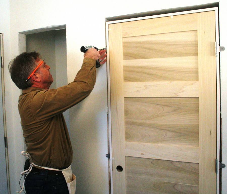 Как самому сделать красивые деревянные двери — поэтапное руководство + несколько полезных советов