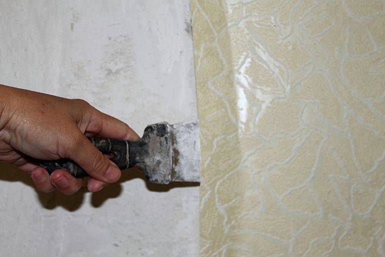Как быстро снять обои со стен в домашних условиях: 3 известных способа