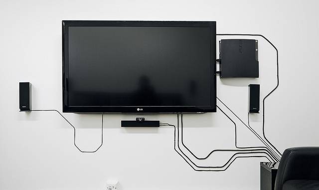 6 способов, как спрятать провода от телевизора