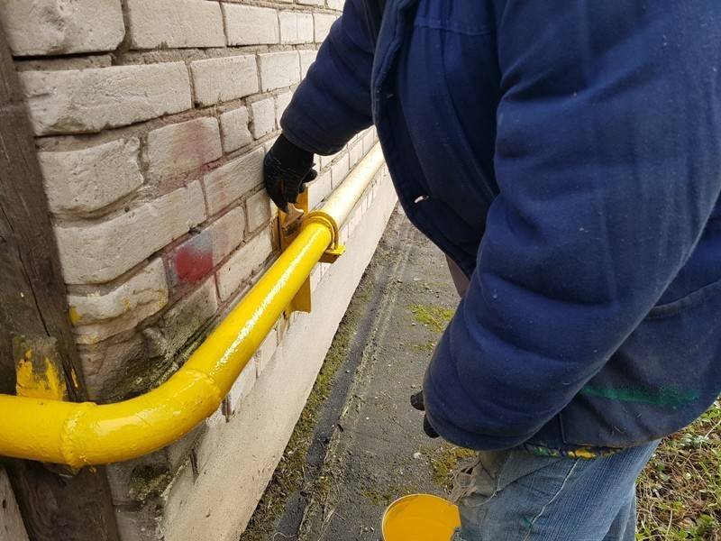 Покраска газовой трубы проходящей по фасаду дома - remontdz.ru