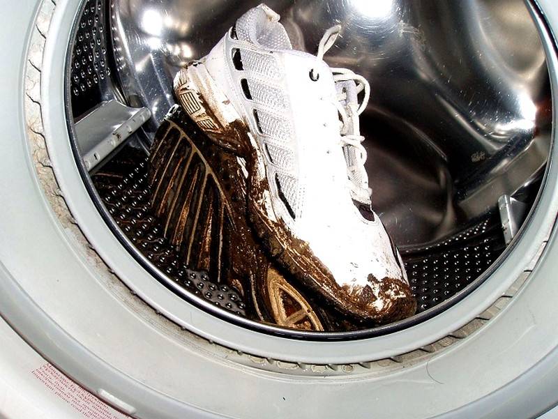 Как стирать кроссовки в стиральной машине: режим, отжим, температура