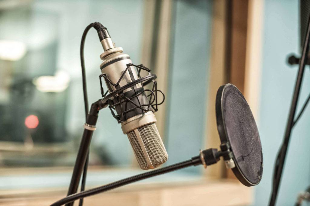 Льётся музыка, музыка: рейтинг лучших микрофонов для записи песен дома 2020–2021 года