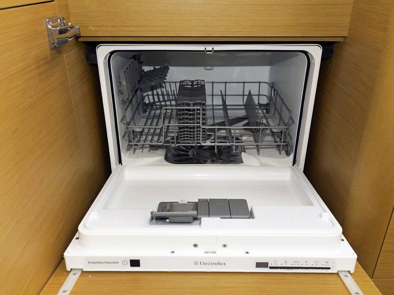Компактная встраиваемая посудомоечная машина