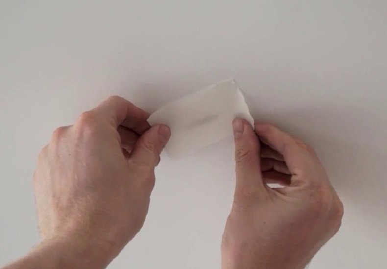 Как заклеить натяжной потолок после пореза своими руками: способы, пошаговая инструкция