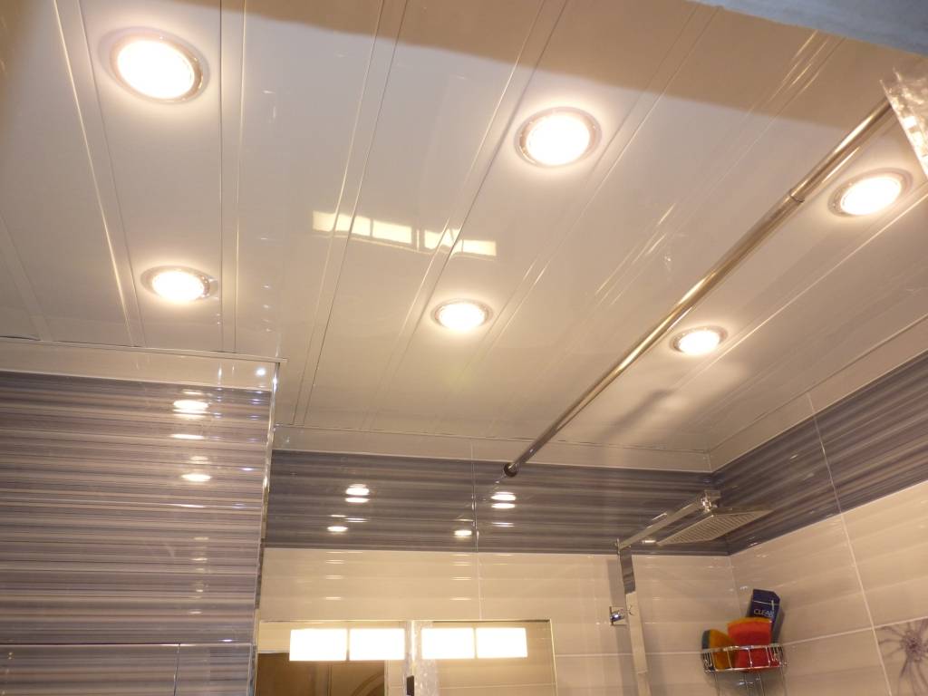 Влагостойкие светодиодные бра, встроенные светильники или споты для ванной комнаты: схема крепления и расположения на потолке и стенах - все об электрике от экспертов