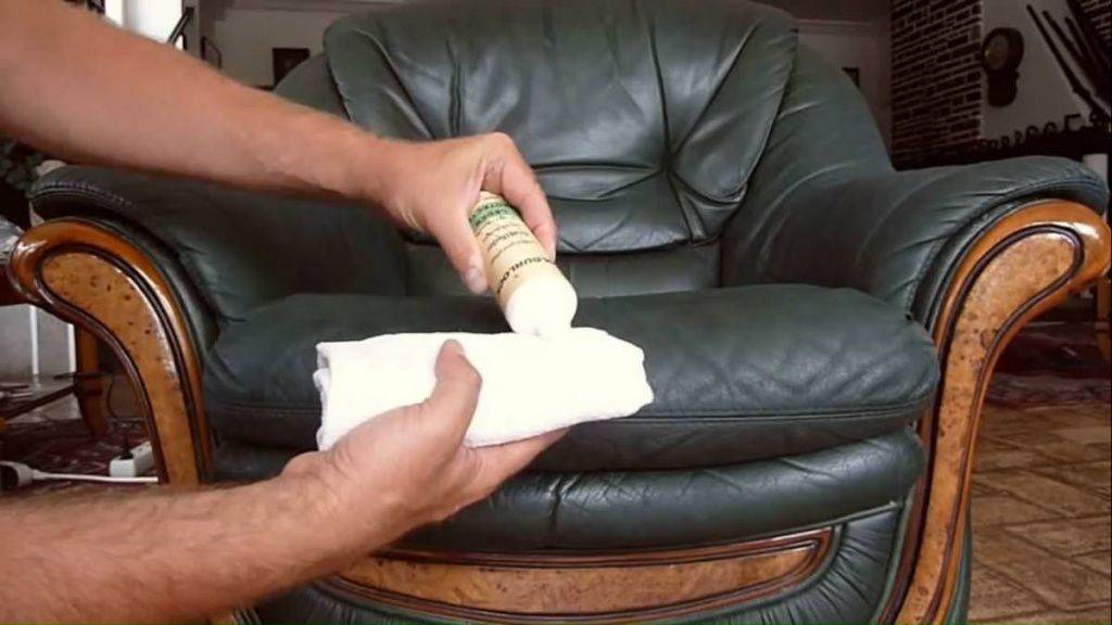 Как почистить светлый кожаный диван в домашних условиях