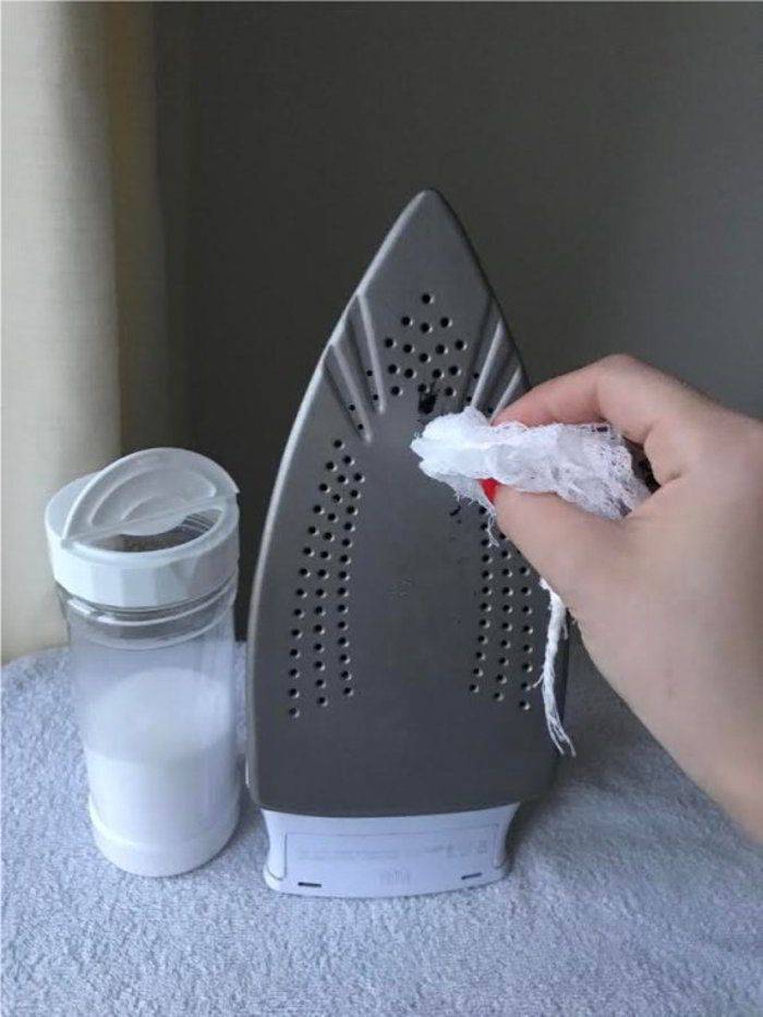 Как почистить утюг от пригоревшей ткани в домашних условиях: выбираем средство в зависимости от материала подошвы утюга