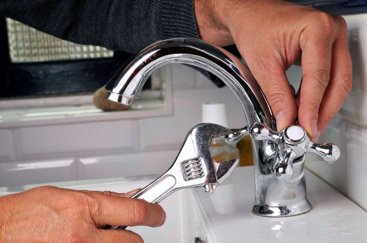 Течет кран в ванной: как починить однорычажный смеситель своими руками, ремонт в ванной, и как отремонтировать кран с одной ручкой