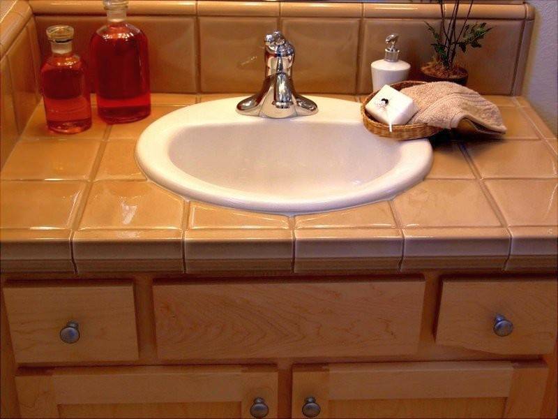 Столешница для ванной комнаты под раковину: виды, выбор, установка - точка j