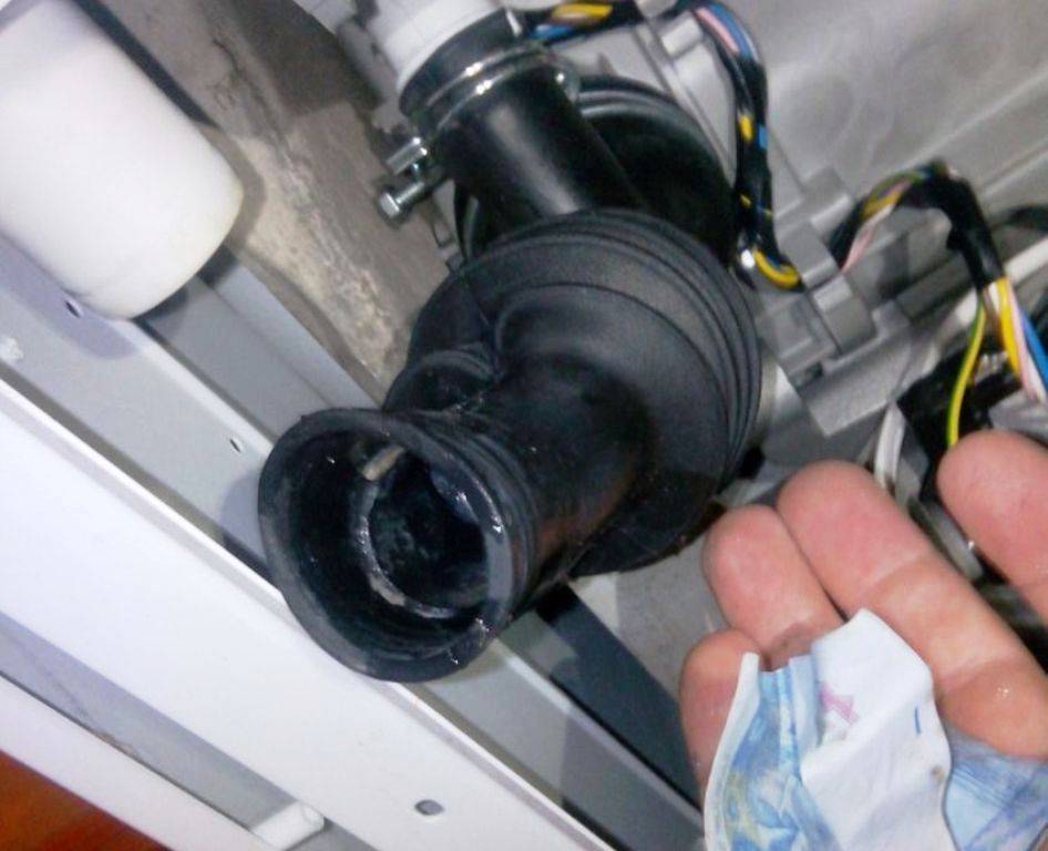 Стиральная машина индезит не сливает воду - причины и способы устранения неполадок, что делать, если в стиралке indesit не работает слив?