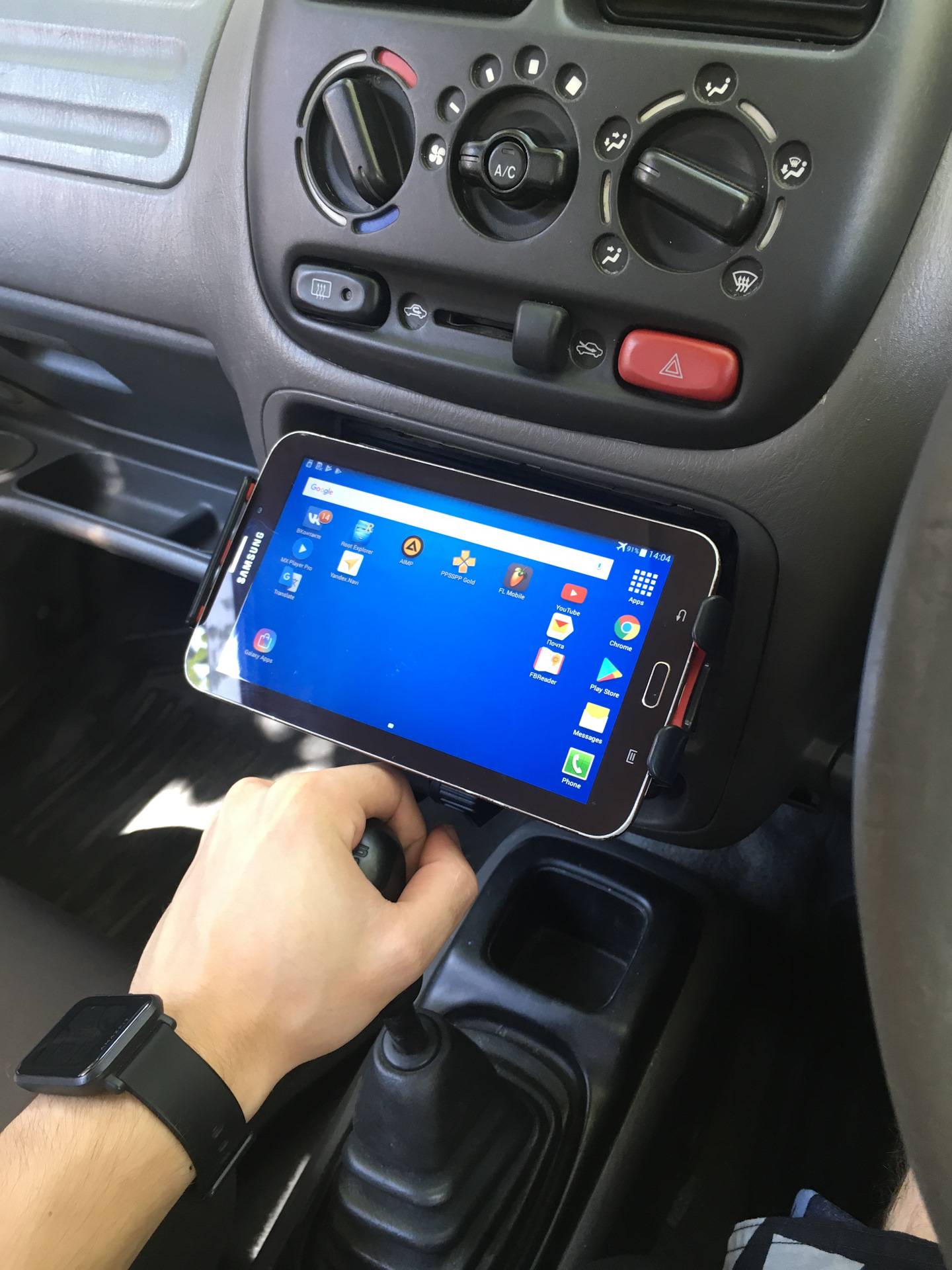 Выбор планшета в машину: обзор автомобильных планшетов в качестве навигатора, видеорегистратора и магнитолы