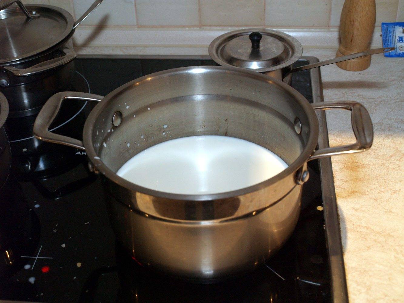 Как правильно кипятить молоко: полезные советы. как кипятить молоко: посуда, время, советы