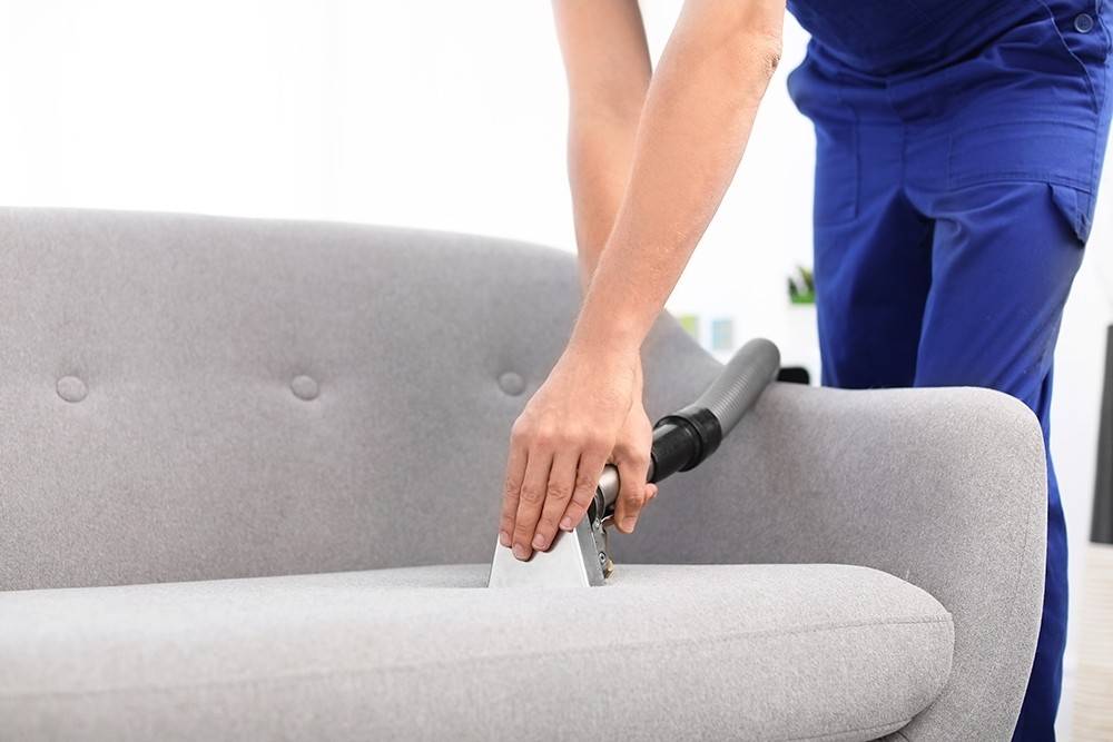 Как отмыть кровь с дивана, эффективные и безопасные методы