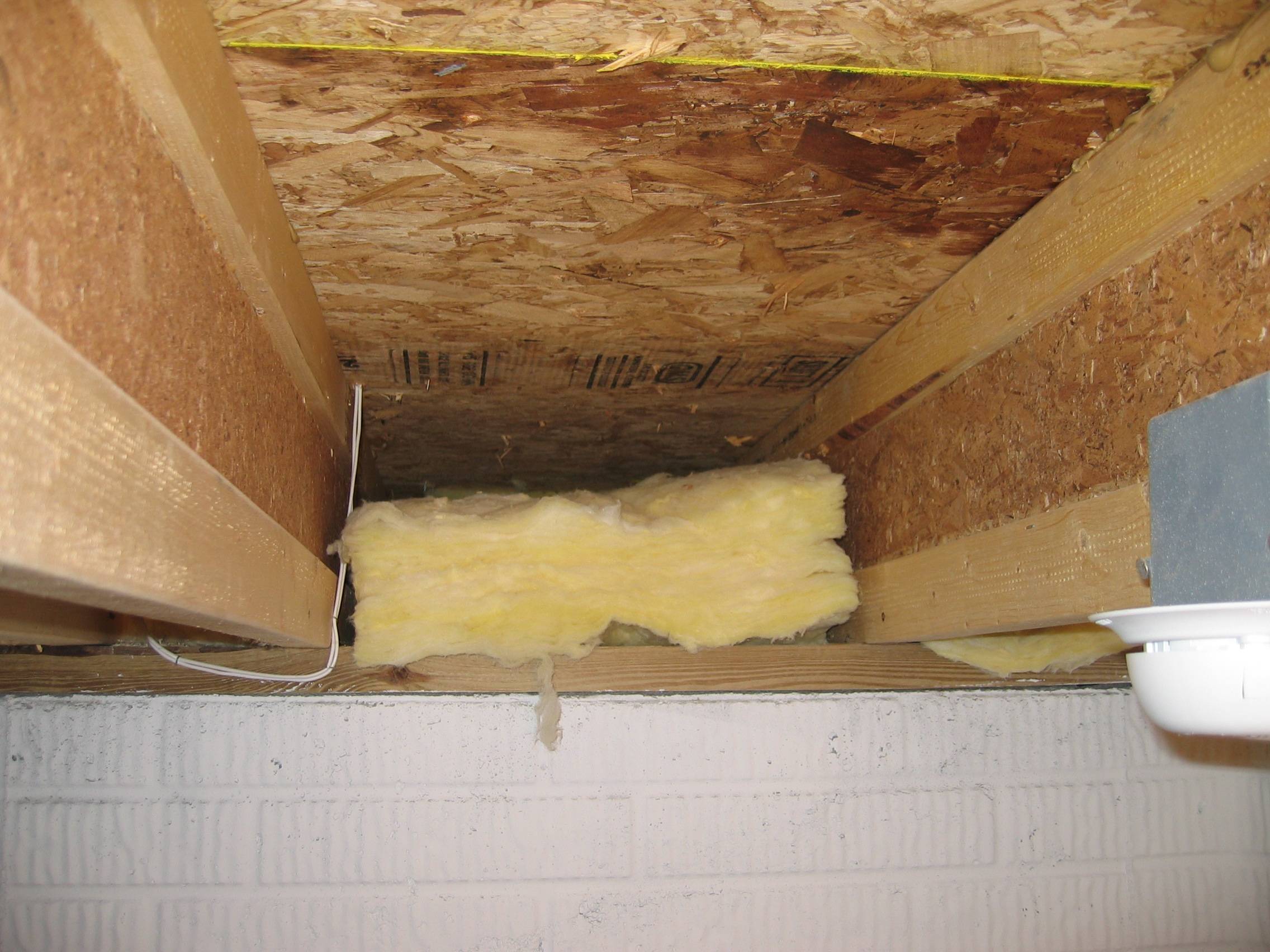 Утепление потолка в деревянном доме: как и чем правильно утеплить потолок в частном доме своими руками