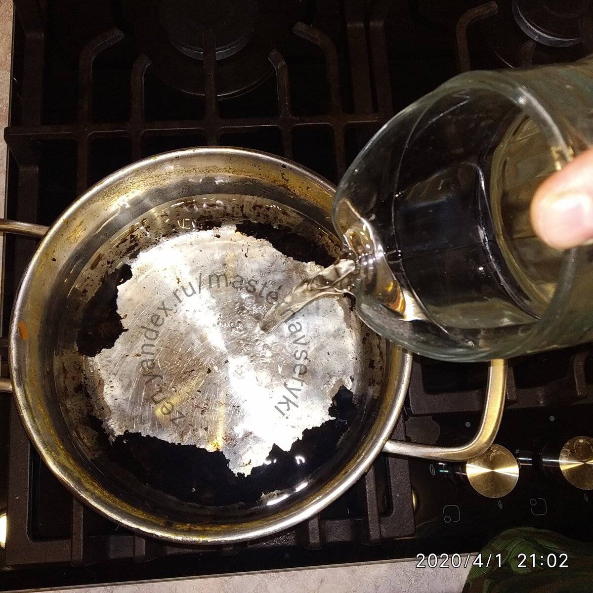 Как очистить пригоревшую эмалированную кастрюлю внутри и снаружи