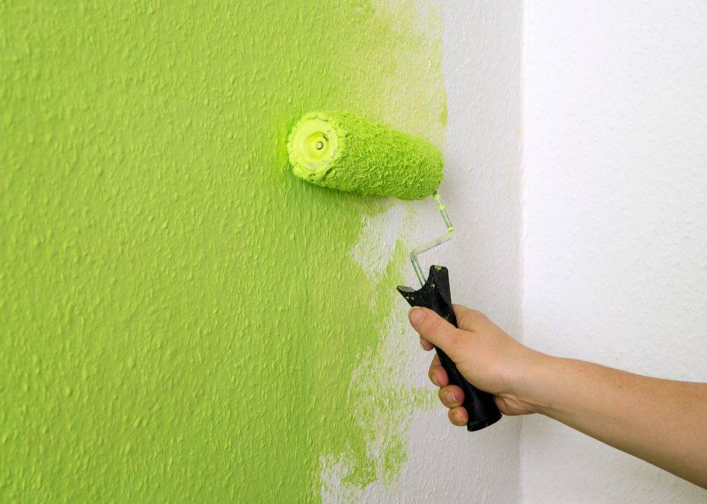 Покраска стен в ванной комнате: каким цветом можно покрыть поверхность при ремонте, чем работать - валик, кисти, трафареты, также подготовка и фото вариантов дизайна