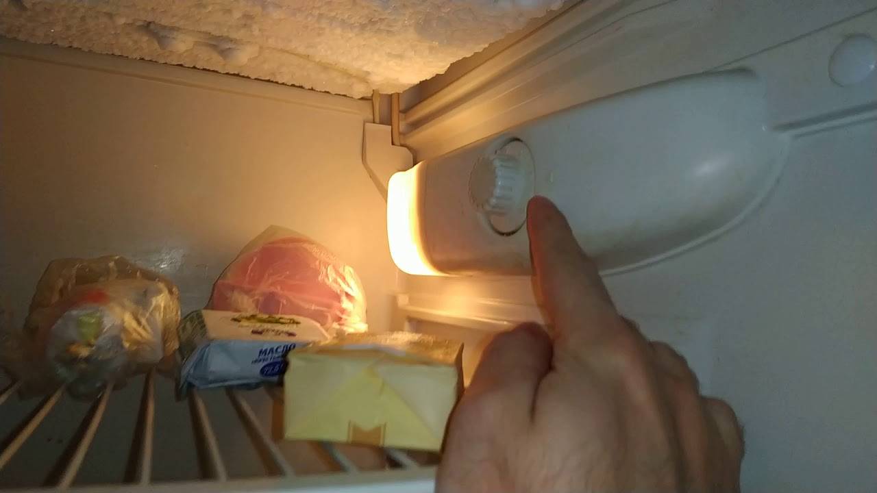 Почему холодильник работает но не морозит: причины