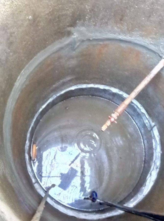 Почему в колодце желтая вода: в чем причины и что делать?