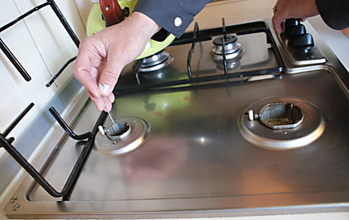 Как очистить плиту от нагара и жира в домашних условиях