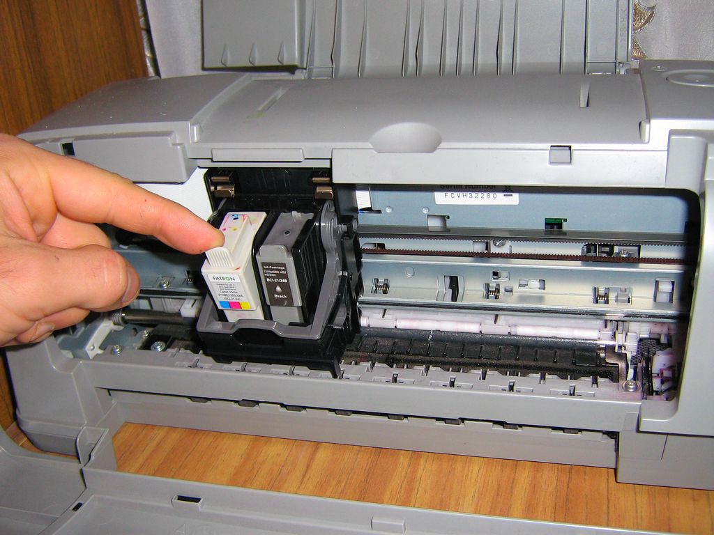 Замена картриджа в принтере — как вытащить старый и вставить новый. замена картриджа в принтере или мфу