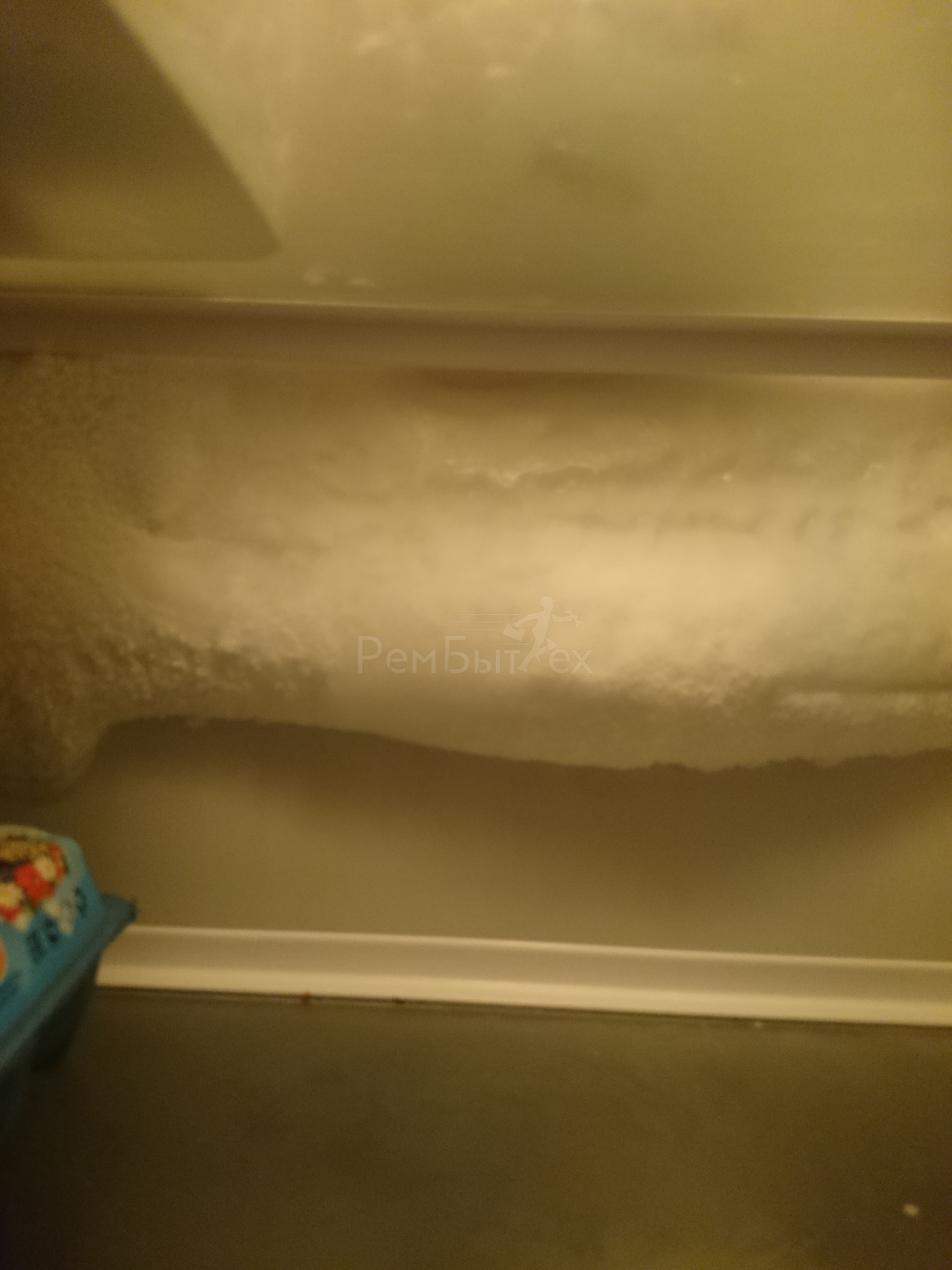 Почему в холодильнике намерзает снег