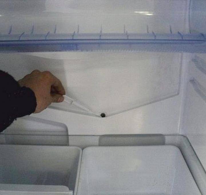Почему течет холодильник внутри и снизу, как выявить причину и что делать