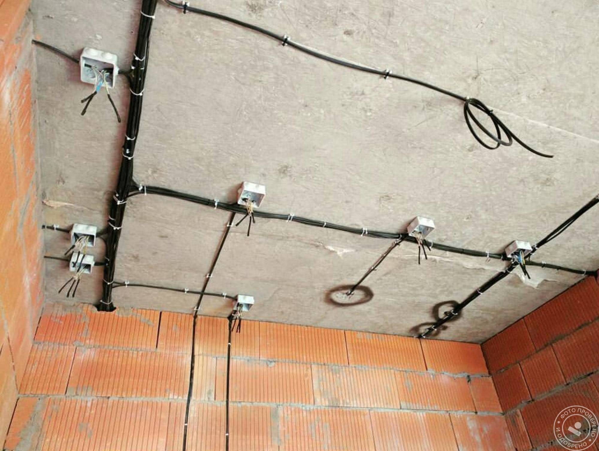 Прокладка электропроводки по потолку