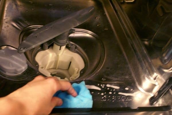 Не сливает воду посудомоечная машина (ханса, сименс, самсунг, горенье и др.): каковы причины, что делать с посудомойкой?