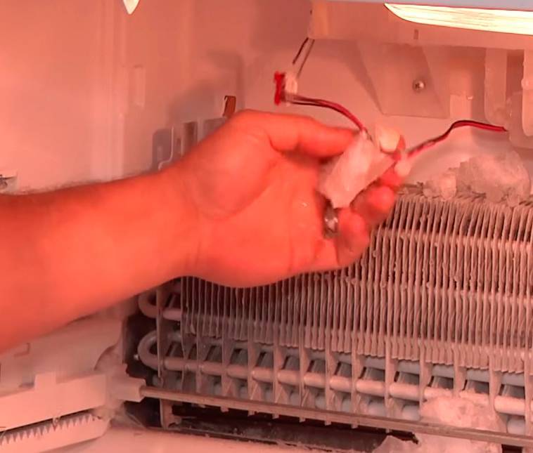 Холодильник шумит и гремит: частые причины поломки и способы ремонта, советы